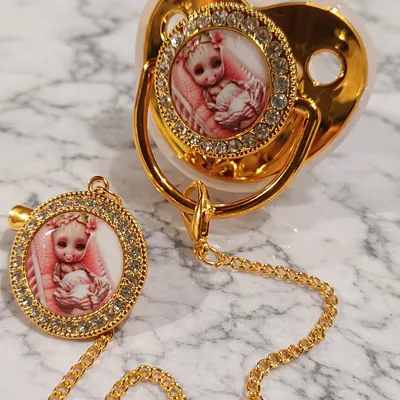 Tétine bébé Groot rose avec attache chaîne – Taille unique – Protection incluse – Neuf